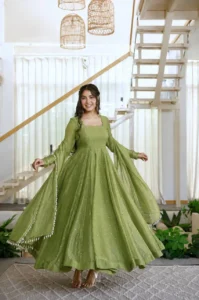 ✨ Designer Gown with Pent Set – Elegant Ethnic Wear ✨
🎀 Crafted in Classy Tones with Premium Fabric